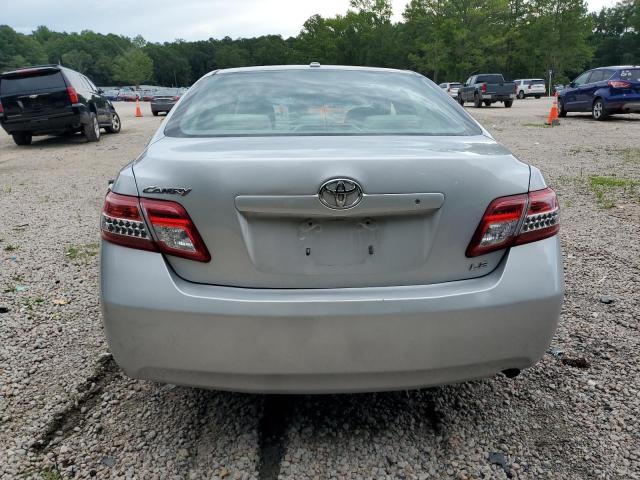 4T1BF3EK2AU524386 - 2010 TOYOTA CAMRY BASE SILVER photo 6