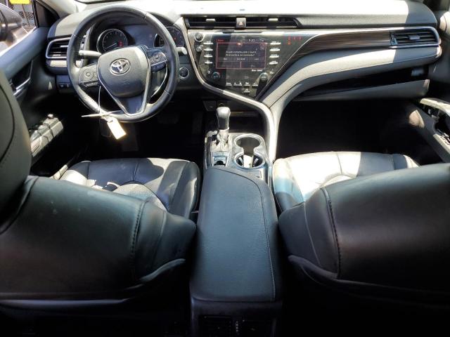 4T1F11AK0LU896239 - 2020 TOYOTA CAMRY XLE 石墨色 照片 8