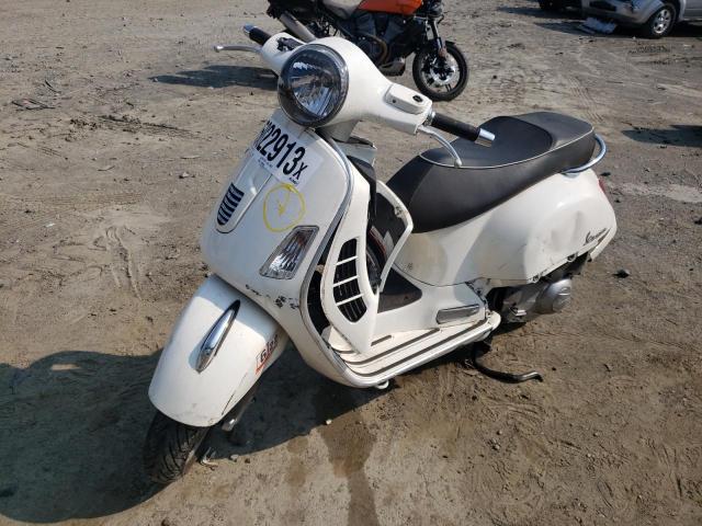 ZAPM459L4E5704467 - 2014 VESPA GTS 300 SUPER WHITE photo 2