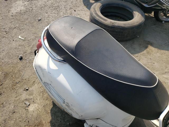 ZAPM459L4E5704467 - 2014 VESPA GTS 300 SUPER WHITE photo 6