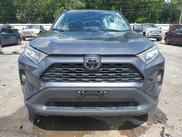 JTMW1RFV7KD506158 - 2019 TOYOTA RAV4 XLE GRAY photo 5