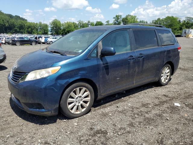 2012 TOYOTA SIENNA LE, null