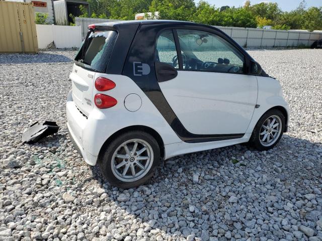 WMEEJ9AA1EK773555 - 2014 SMART FORTWO WHITE photo 3