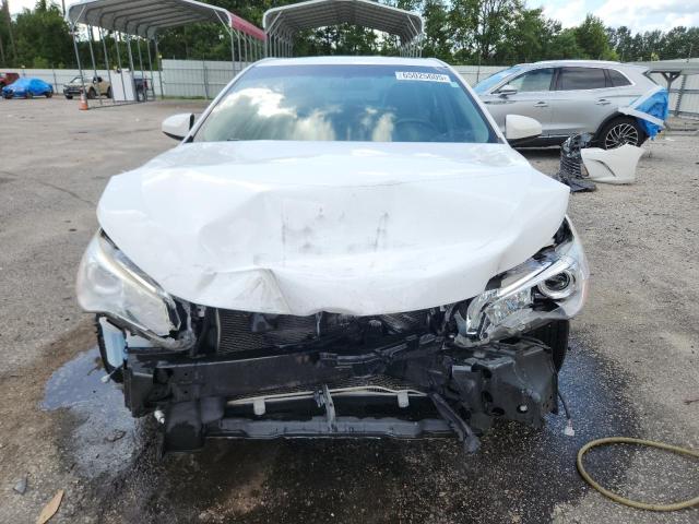 4T1BF1FK0HU368135 - 2017 TOYOTA CAMRY LE 白色 照片 5