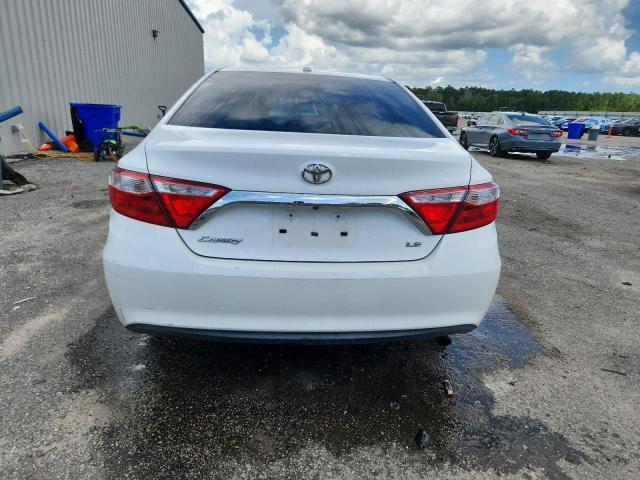4T1BF1FK0HU368135 - 2017 TOYOTA CAMRY LE 白色 照片 6