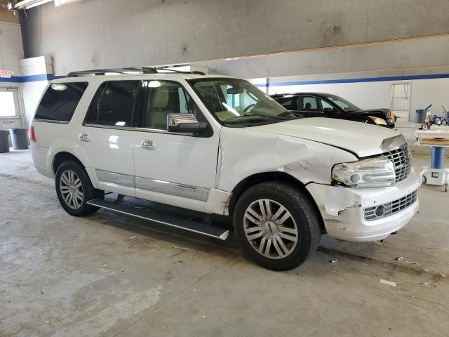 5LMJJ2J50AEJ00250 - 2010 LINCOLN NAVIGATOR WHITE photo 4