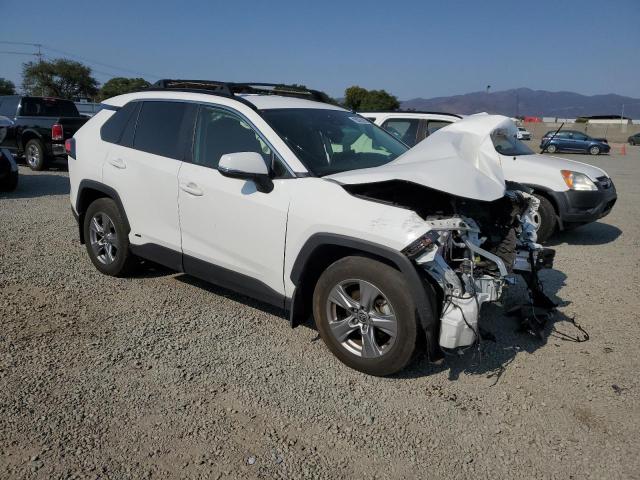 JTMRWRFV1RD265657 - 2024 TOYOTA RAV4 XLE WHITE photo 4