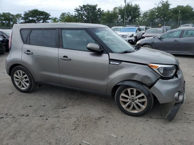 KNDJP3A5XH7422582 - 2017 KIA SOUL + GRAY photo 4