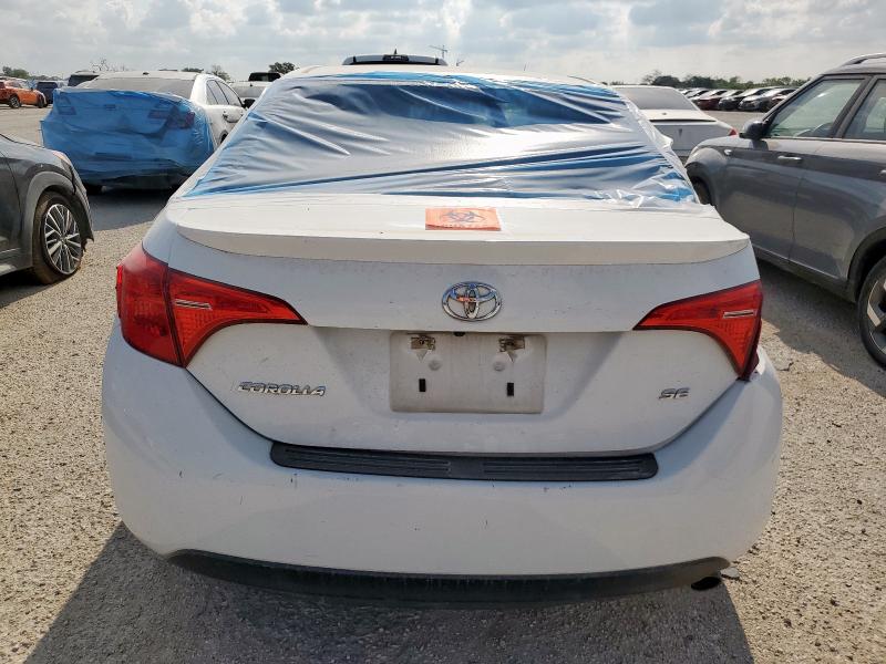 5YFBURHE2JP768300 - 2018 TOYOTA COROLLA L WHITE photo 6