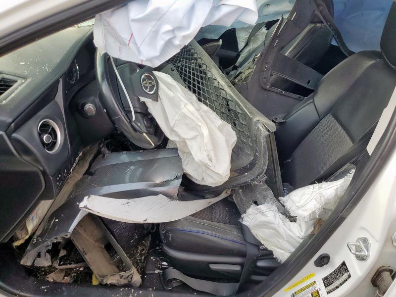 5YFBURHE2JP768300 - 2018 TOYOTA COROLLA L WHITE photo 7