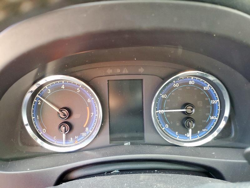 5YFBURHE2JP768300 - 2018 TOYOTA COROLLA L WHITE photo 9