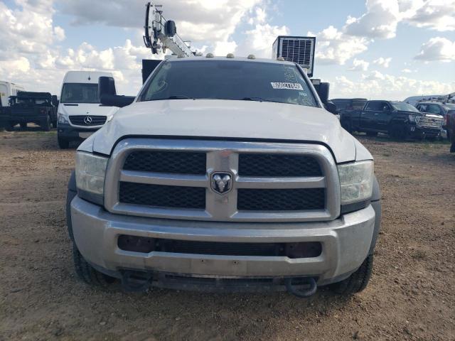 3C7WRNBL0GG106252 - 2016 RAM 5500 WHITE photo 5