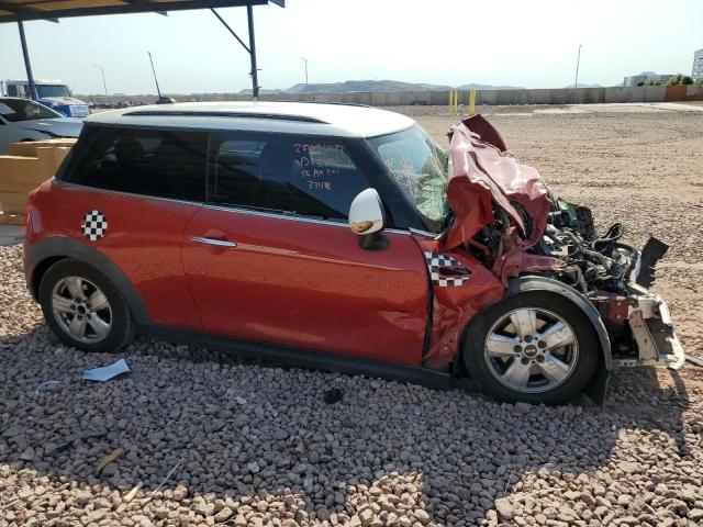 WMWXP5C54J2G63348 - 2018 MINI COOPER RED photo 4