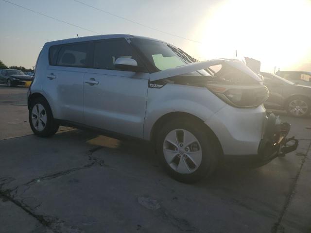 KNDJN2A22F7807198 - 2015 KIA SOUL SILVER photo 4