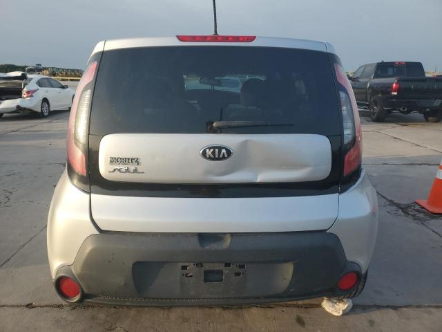 KNDJN2A22F7807198 - 2015 KIA SOUL SILVER photo 6