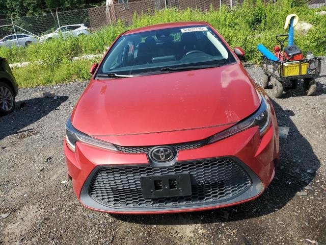 5YFEPMAE5MP220684 - 2021 TOYOTA COROLLA LE RED photo 5