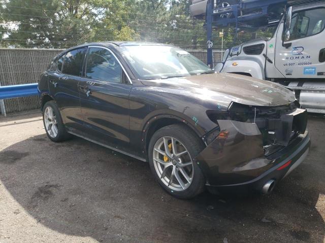 ZASFAKBN0J7B76378 - 2018 ALFA ROMEO STELVIO TI BROWN photo 4