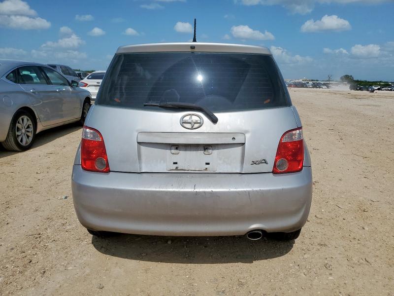 JTKKT624265005112 - 2006 TOYOTA SCION XA SILVER photo 6