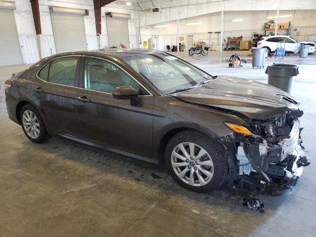 JTNB11HK1J3003888 - 2018 TOYOTA CAMRY L BROWN photo 4