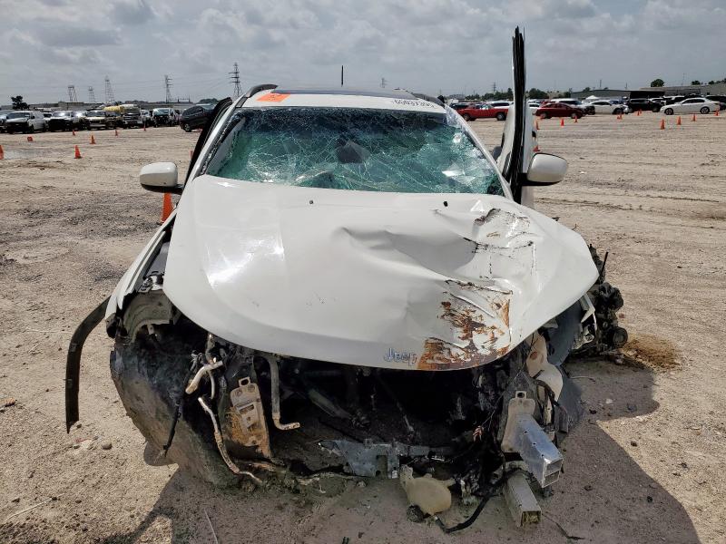 3C4NJCBB6KT743058 - 2019 JEEP COMPASS LATITUDE Blanc photo 5