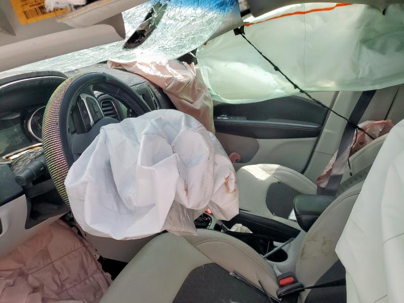 3C4NJCBB6KT743058 - 2019 JEEP COMPASS LATITUDE Blanc photo 7