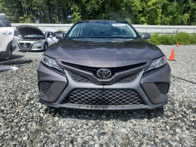 4T1B11HK6JU132767 - 2018 TOYOTA CAMRY L 灰色 照片 5