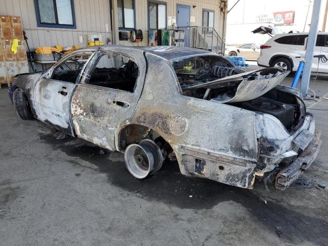 1LNHM81W71Y712710 - 2001 LINCOLN TOWN CAR EXECUTIVE Blau Foto 2