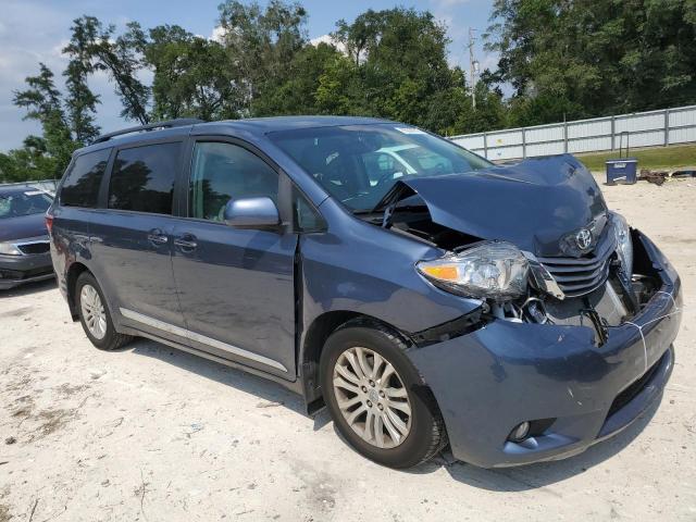 5TDYZ3DC9HS861622 - 2017 TOYOTA SIENNA XLE BLUE photo 4