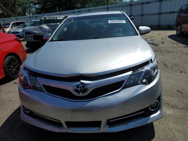 4T1BF1FK6EU447742 - 2014 TOYOTA CAMRY L ვერცხლისფერი ფოტო 5