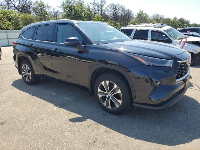 5TDGZRBH7NS175278 - 2022 TOYOTA HIGHLANDER XLE შავი ფოტო 4