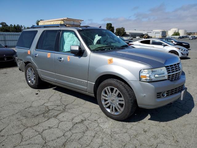 5LMFU27578LJ08887 - 2008 LINCOLN NAVIGATOR SILVER photo 4