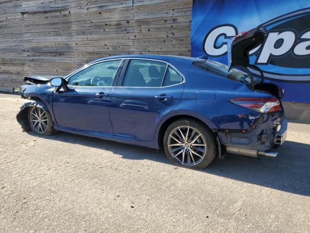 4T1F31AK1RU075587 - 2024 TOYOTA CAMRY XLE BLUE photo 2