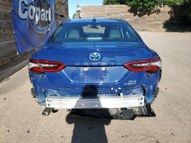 4T1F31AK1RU075587 - 2024 TOYOTA CAMRY XLE BLUE photo 6