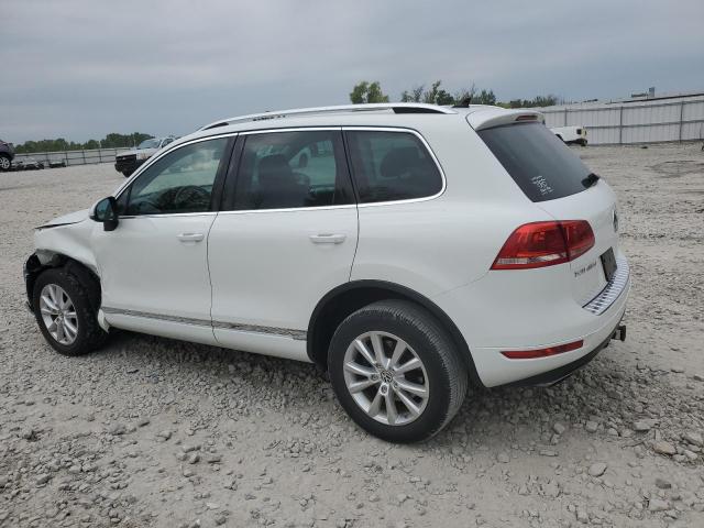 WVGEF9BP3ED008320 - 2014 VOLKSWAGEN TOUAREG V6 WHITE photo 2