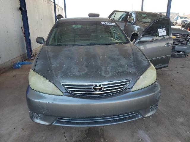 4T1BE32K35U579362 - 2005 TOYOTA CAMRY LE GRAY photo 5