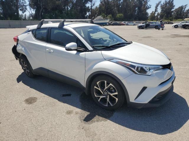 NMTKHMBX0JR013198 - 2018 TOYOTA C-HR XLE WHITE photo 4