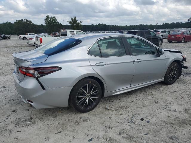 4T1G11AK9NU711810 - 2022 TOYOTA CAMRY SE SILVER photo 3