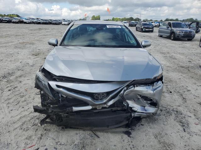 4T1G11AK9NU711810 - 2022 TOYOTA CAMRY SE SILVER photo 5