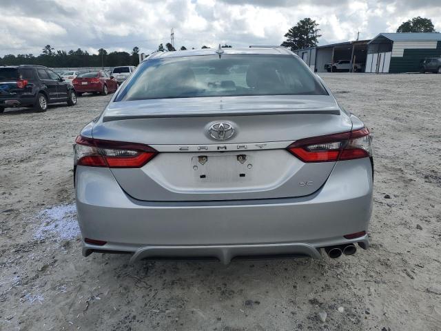 4T1G11AK9NU711810 - 2022 TOYOTA CAMRY SE SILVER photo 6