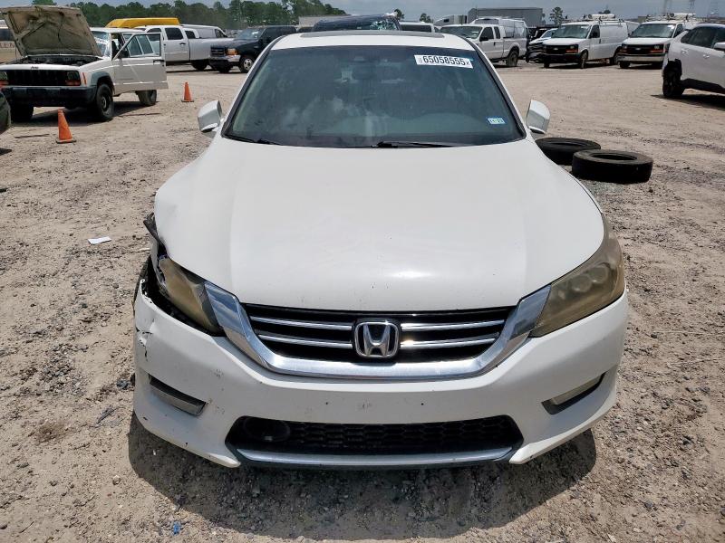 1HGCR3F97DA028938 - 2013 HONDA ACCORD TOURING WHITE photo 5
