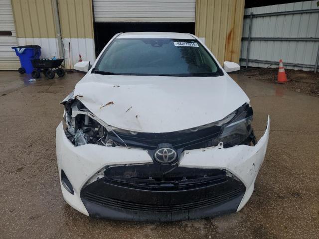 5YFBURHE7JP842990 - 2018 TOYOTA COROLLA L თეთრი ფოტო 5