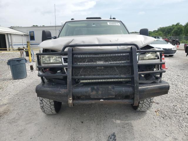 1GCHK23285F961584 - 2005 CHEVROLET SILVERADO K2500 HEAVY DUTY BEIGE photo 5