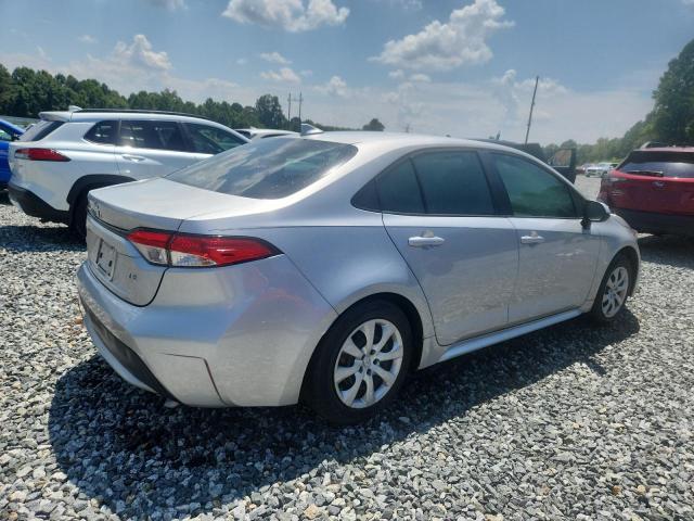 5YFEPMAE6NP336123 - 2022 TOYOTA COROLLA LE SILVER photo 3