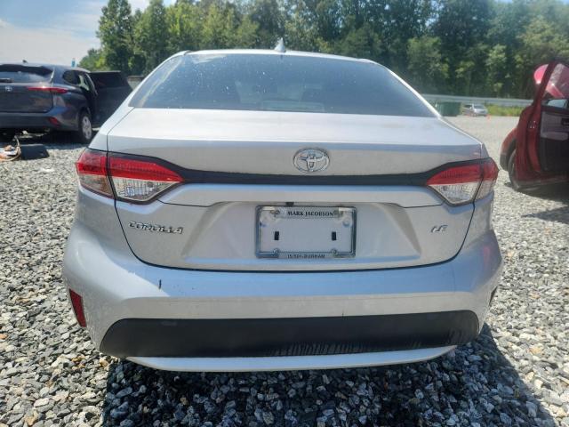 5YFEPMAE6NP336123 - 2022 TOYOTA COROLLA LE SILVER photo 6