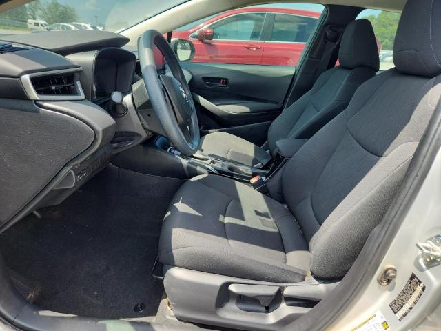 5YFEPMAE6NP336123 - 2022 TOYOTA COROLLA LE SILVER photo 7
