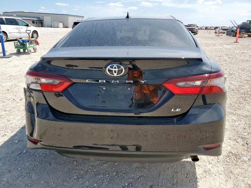 4T1C11AK6NU688372 - 2022 TOYOTA CAMRY LE BLACK photo 6