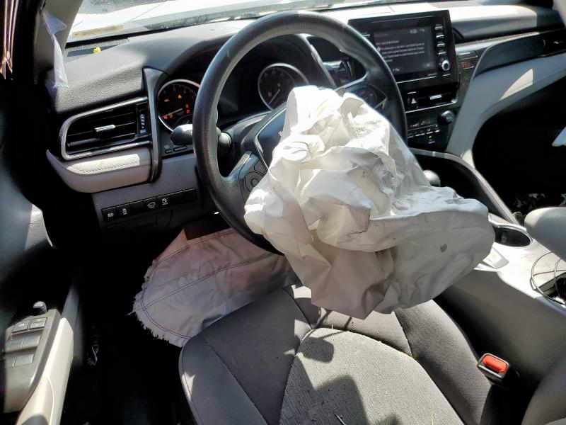 4T1C11AK6NU688372 - 2022 TOYOTA CAMRY LE BLACK photo 8