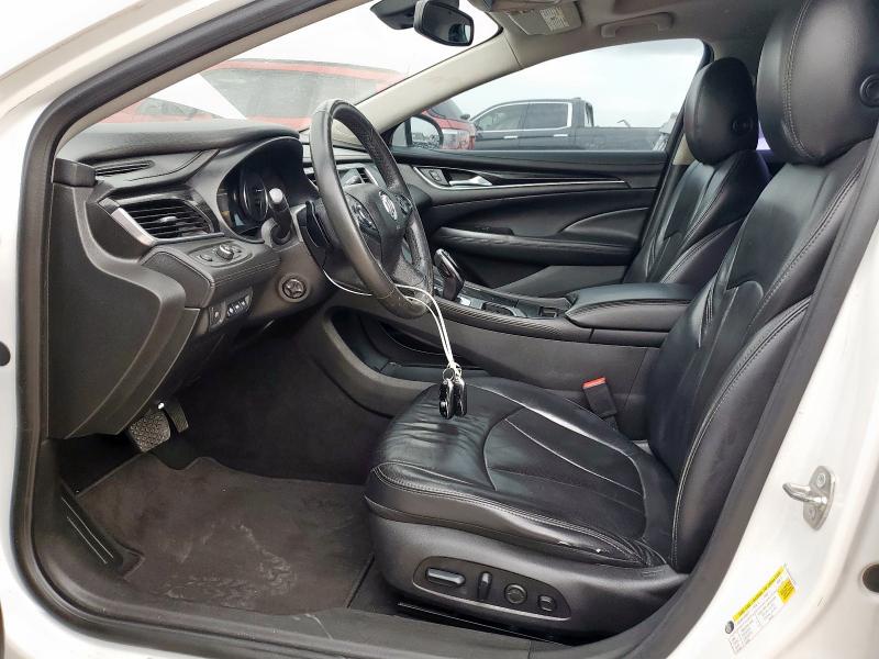 1G4ZR5SZ4JU127877 - 2018 BUICK LACROSSE PREMIUM Weiß Foto 7