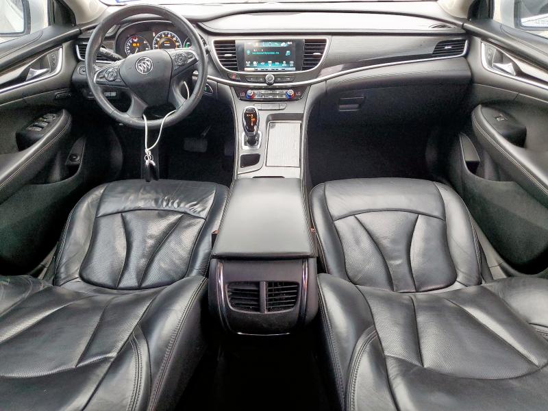 1G4ZR5SZ4JU127877 - 2018 BUICK LACROSSE PREMIUM Weiß Foto 8