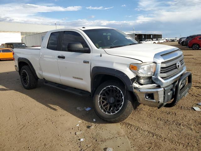 5TFUW5F18FX431702 - 2015 TOYOTA TUNDRA DOUBLE CAB SR/SR5 WHITE photo 4